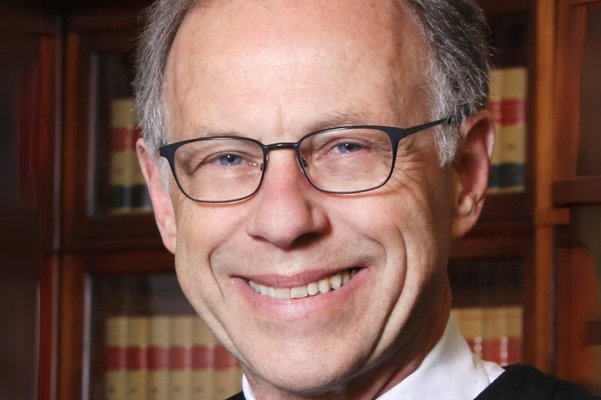 Thomas Balmer Receives the Oregon State Bar Award for Judicial Excellence 